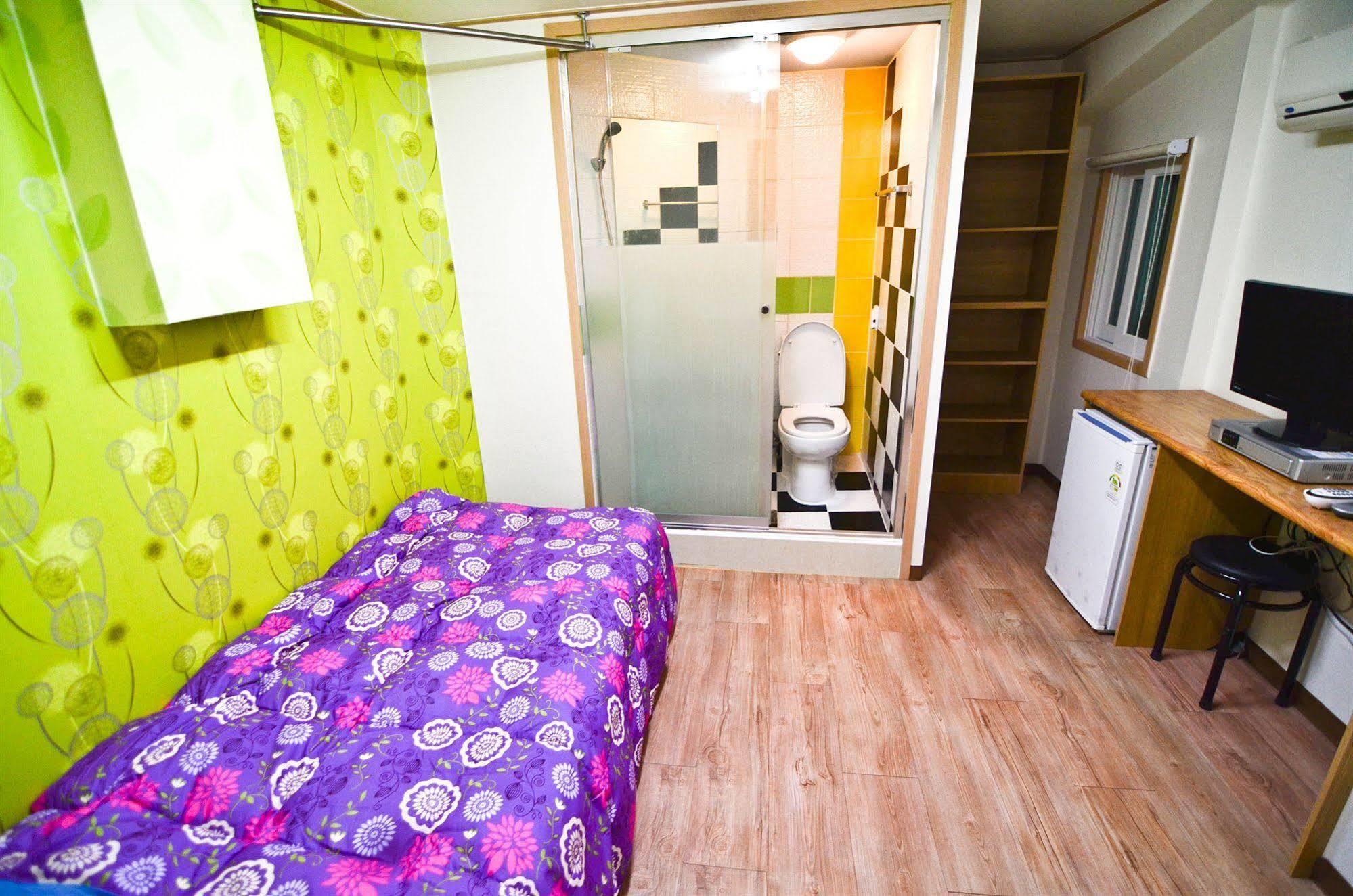 Kimchee Gangnam Guest house 2*